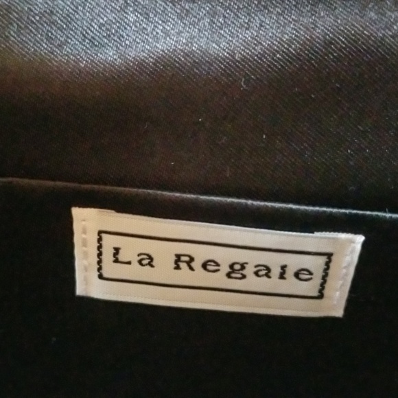 La Regale Black Velvet/Satin Clutch - Picture 8 of 9